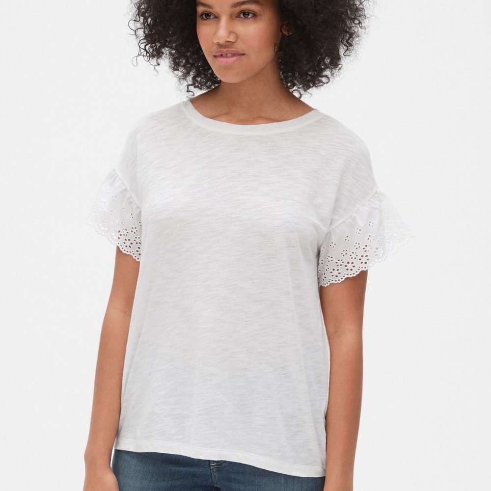 NWT Women's Eyelet Embroidered White Ruffle Top